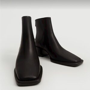Mango women’s mid heeled boots with square toe in black in size 6